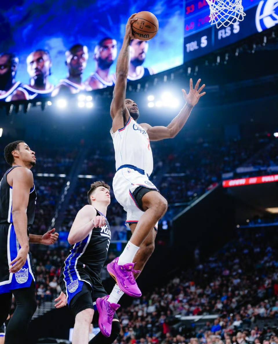 人前途未卜,恩比德屠城砍分再度豪取胜利 人前途未卜,恩比德屠城砍分再度豪取胜利