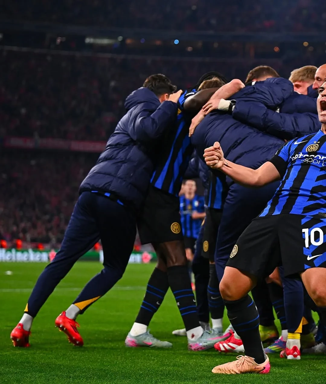 拜仁慕尼黑中场策应精准，获得瞩目的简单介绍