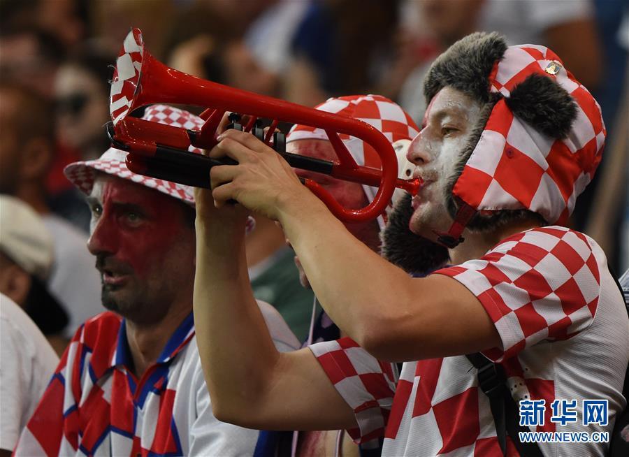 冰岛队失利后球迷愤怒抗议主裁判决定的简单介绍